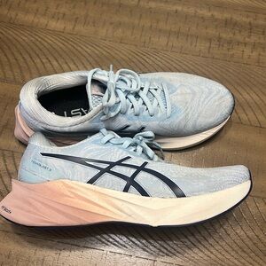 ASICS Novablast 3